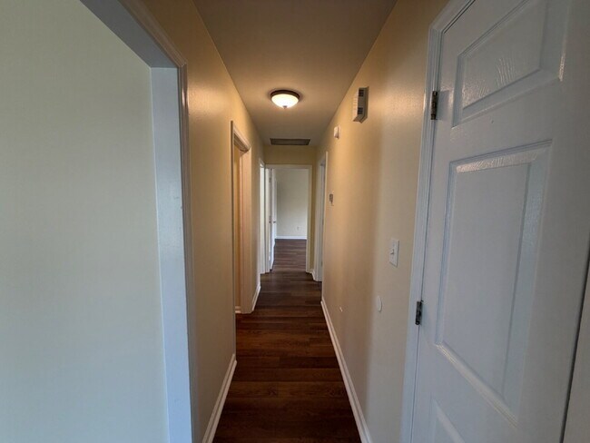 Building Photo - 920 Malibu Dr
