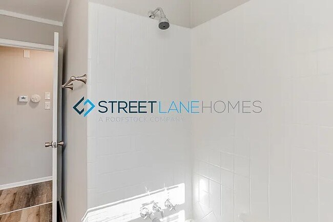 Building Photo - 4202 Snellings Dr