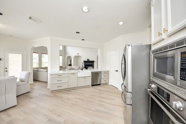 Building Photo - 527 Little River Ct