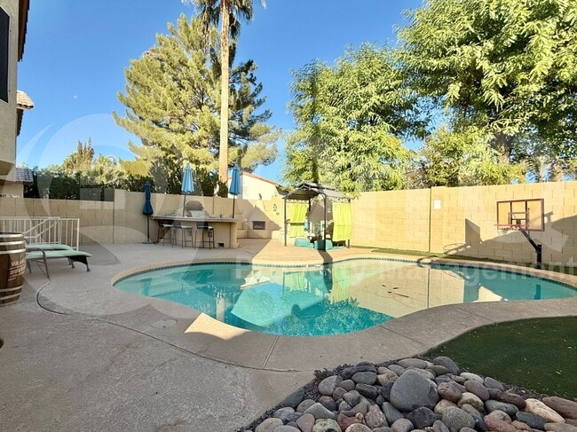 Building Photo - 4606 E Towne Ln