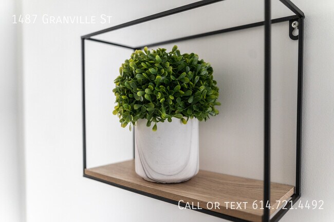 Building Photo - 1487 Granville St