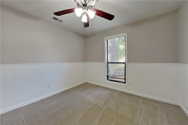 Building Photo - 5990 Bayside Dr NW