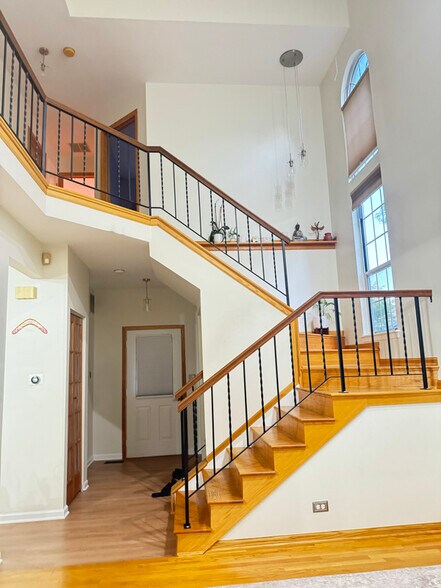 Building Photo - 1286 Cranbrook Dr