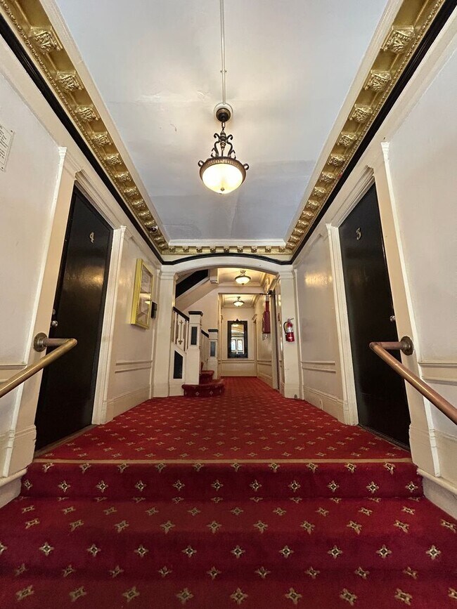 Building Photo - 655 Hyde St