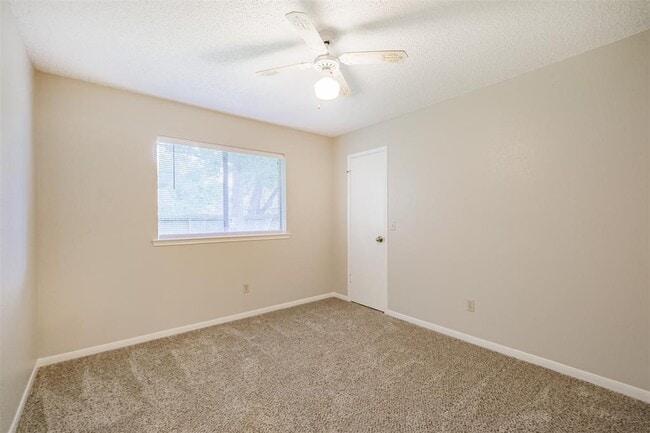 Building Photo - 2315 Cunningham Dr
