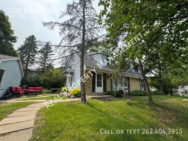 Building Photo - 1802 Manhattan Dr