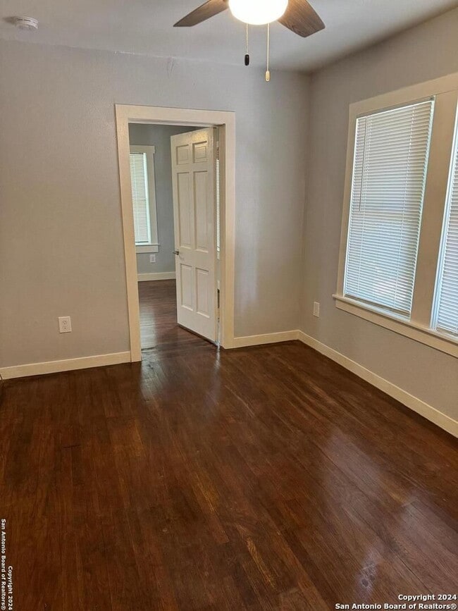 Building Photo - 2 Bedroom in Alamo Heights!