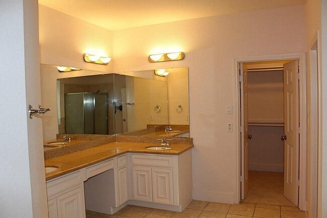 Building Photo - 11110 Sherwood Garden Dr