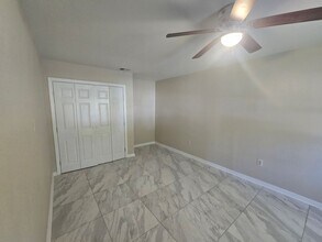 Building Photo - Single Family Home 6 Bedroom 2 Baths