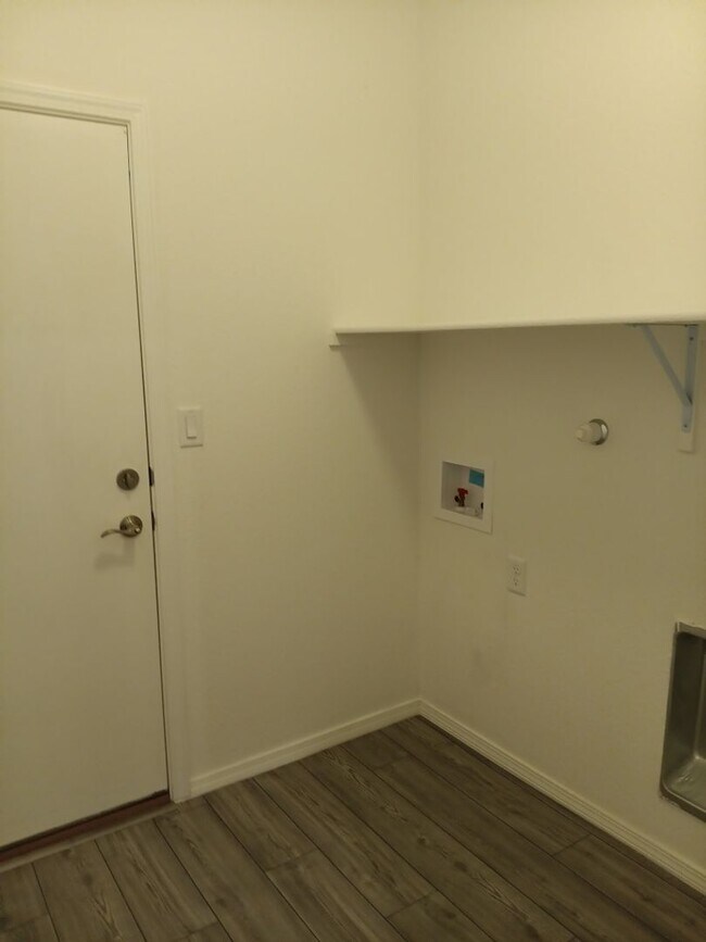 Building Photo - 1160 Vallecito Loop NW