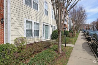 Building Photo - Cherry Hill Townhouse, Short Drive From UVA