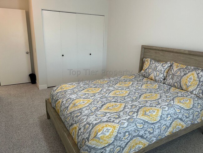 Building Photo - Beautiful 3 bed / 2.5 bath Townhome in Carlsbad