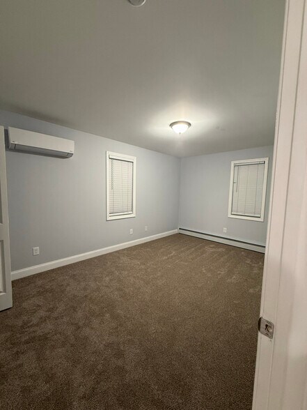 Building Photo - 8-10 Kensington Ave