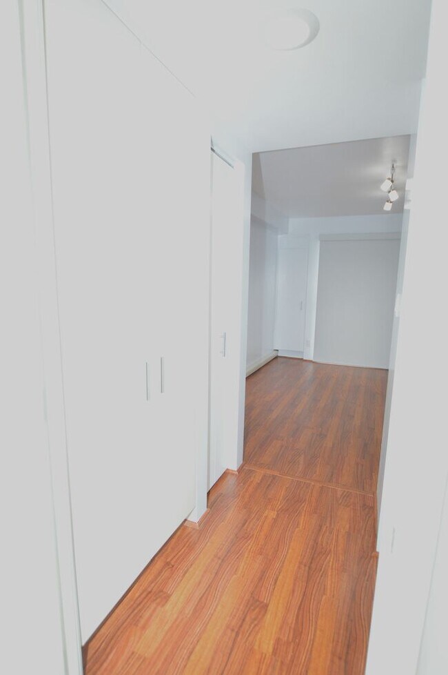 Building Photo - Fountain at Makiki - 3 bedroom, 2 bath con...