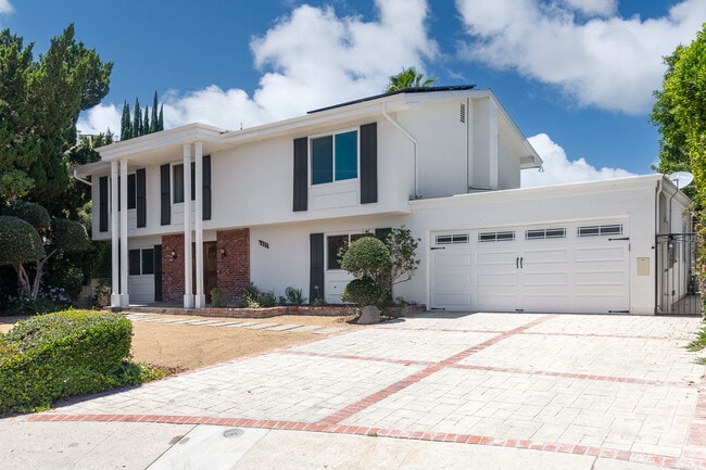 Building Photo - 6427 Dunlo Pl