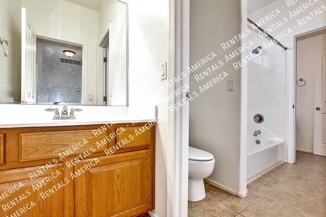 Building Photo - 935 E Blue Spruce Ln