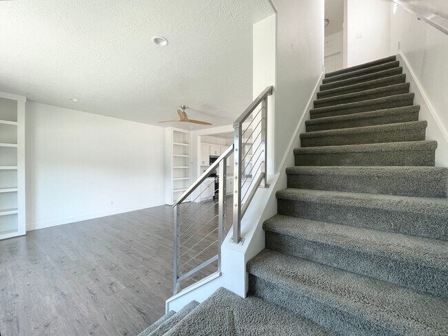 Building Photo - Gorgeous Townhome in South Jordan!