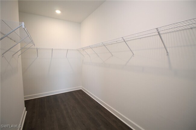 Building Photo - 2051 Grove Dr