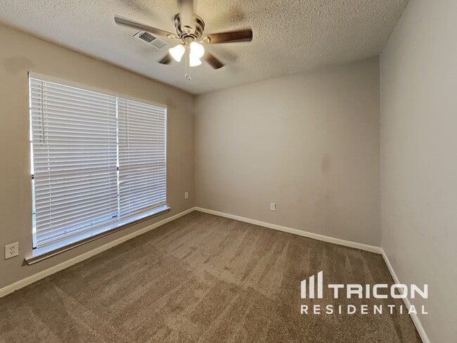 Building Photo - 212 Sunset Dr