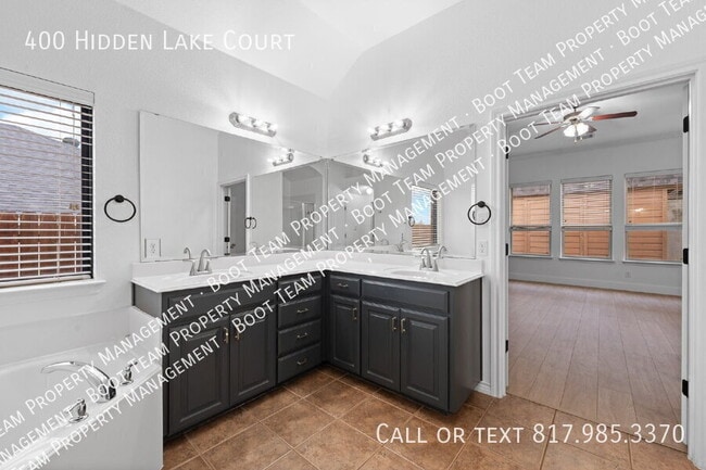 Building Photo - 400 Hidden Lake Ct