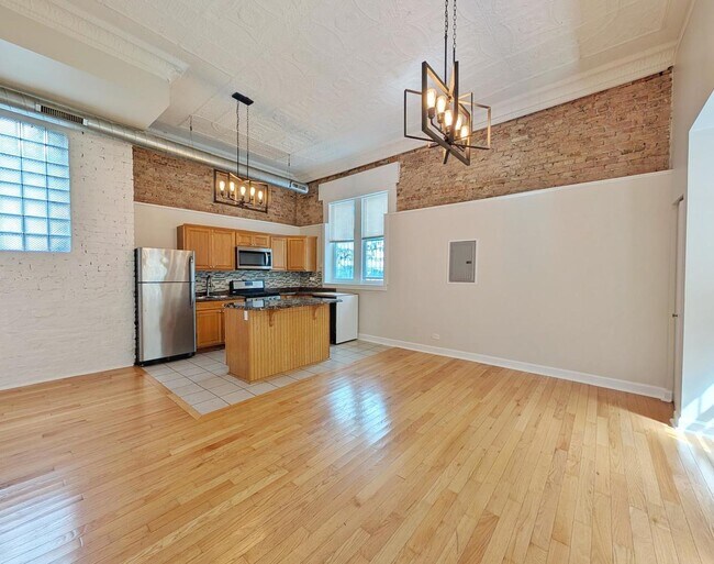 Building Photo - 2048 W Evergreen Ave