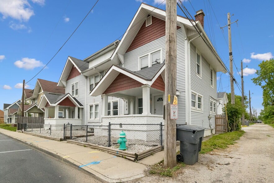 Building Photo - 914 E 22nd St
