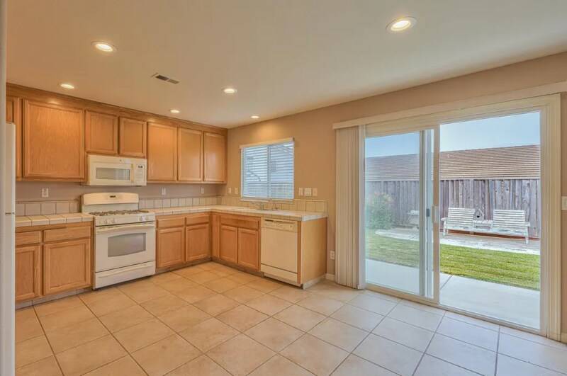 Building Photo - 000 Estrella St