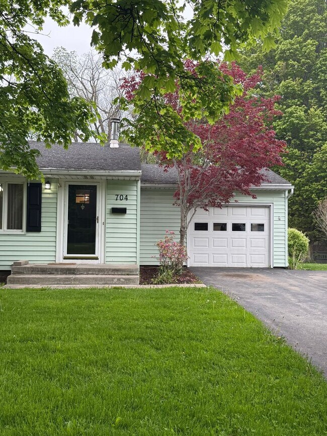 Building Photo - Fully Remodeled 3 bedroom House