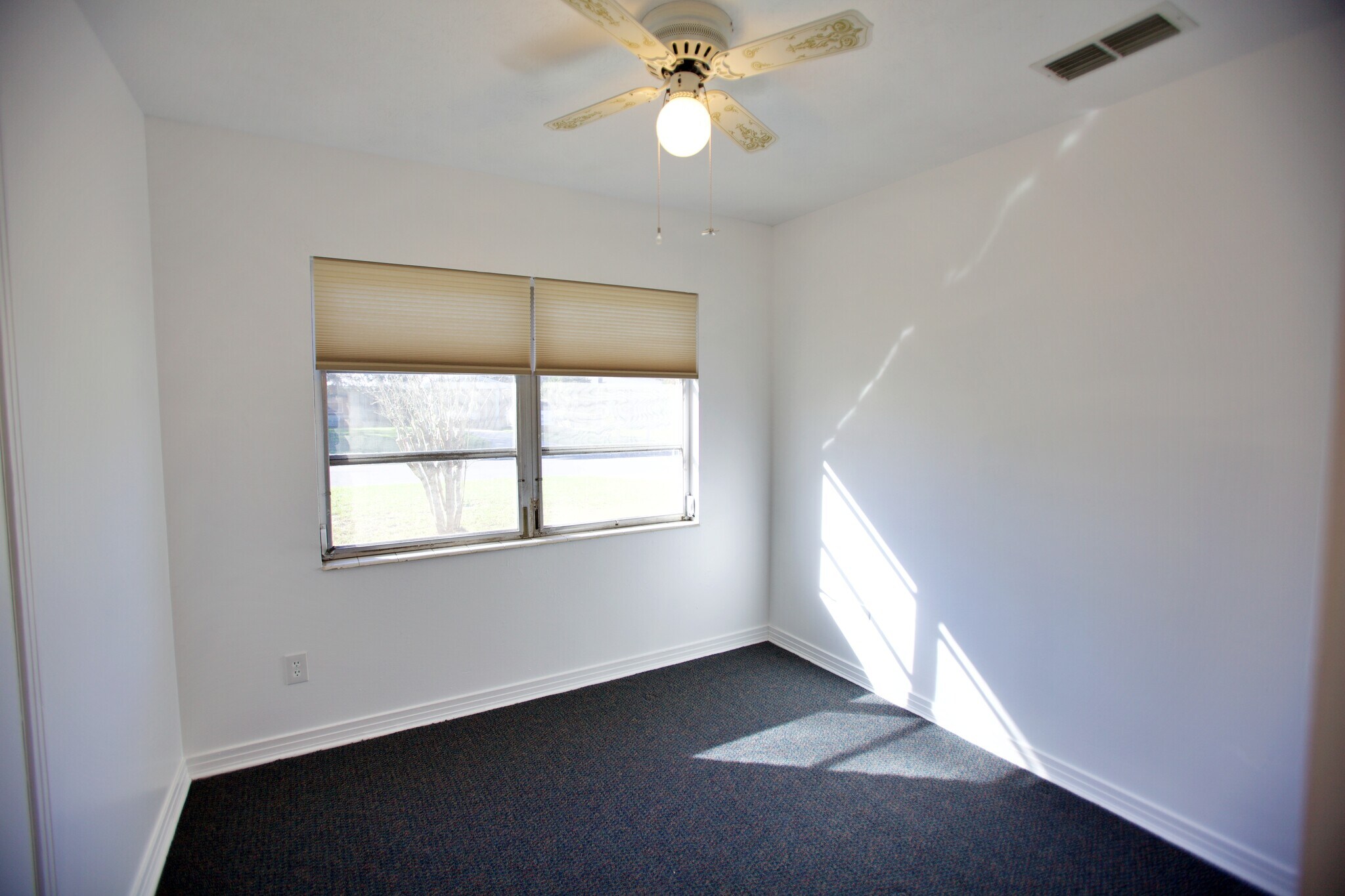 Building Photo - 1000 Hibiscus St