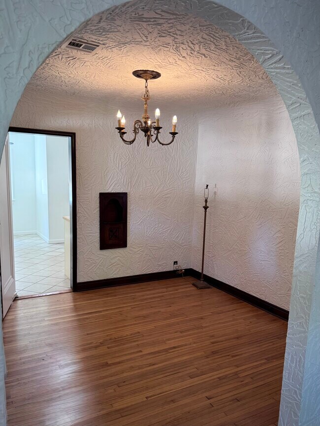 Building Photo - 204 Montclair Ave