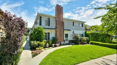 Building Photo - 10526 Moorpark Street