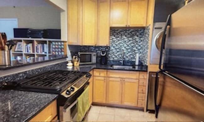 Building Photo - Fantastic 2BR/1BA with Parking & Secured Entry in Takoma Park