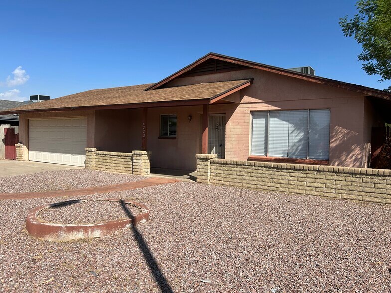 Building Photo - 7222 W Rose Ln