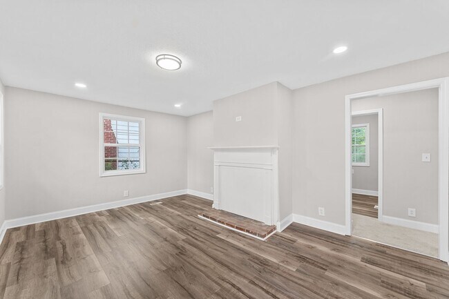 Building Photo - Freshly Renovated 2 Bed, 1 Bath – Prime Location Near Downtown Knoxville!