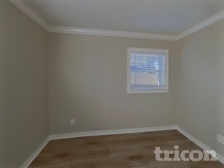 Building Photo - 3210 W Tyson Ave