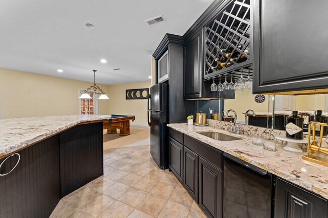 Building Photo - 12932 Sunset Bluff Ct