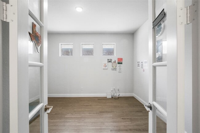 Building Photo - 3121 Sunnyside Dr