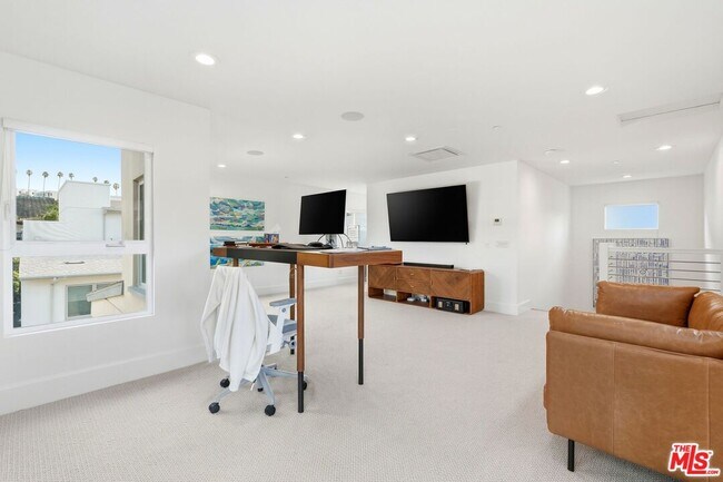 Building Photo - 12871 Hammock Ln