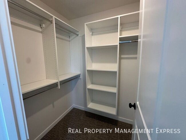 Building Photo - Cozy 2 Bedroom 1.5 Bathroom Townhome