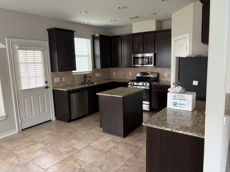 Building Photo - 3634 Diamond Creek Dr