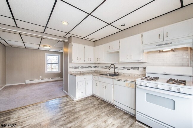 Building Photo - 106 Sadler Rd