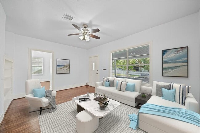 Building Photo - 2823 Bernardo De Galvez Ave