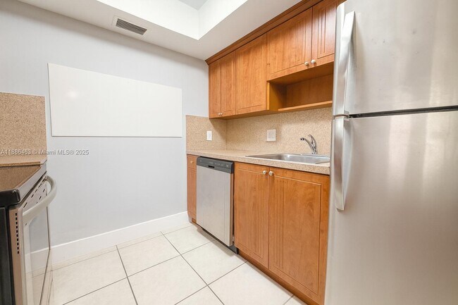 Building Photo - 1885 NE 121st St