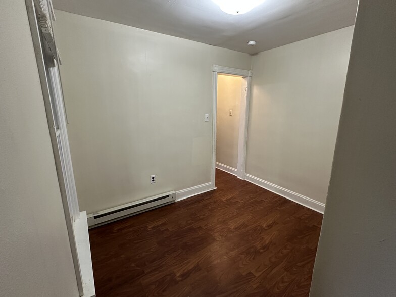 Bed - 143 N Potomac St