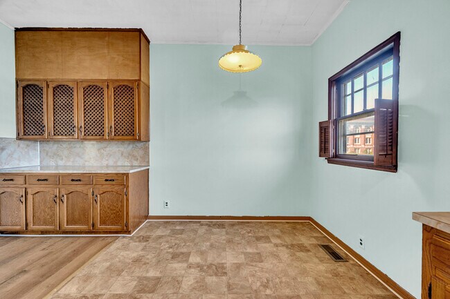 Building Photo - 415 19th St N