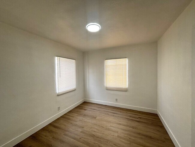 Building Photo - 4701 S Figueroa St