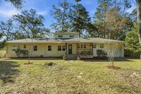 Building Photo - 413 Pine Ridge Dr