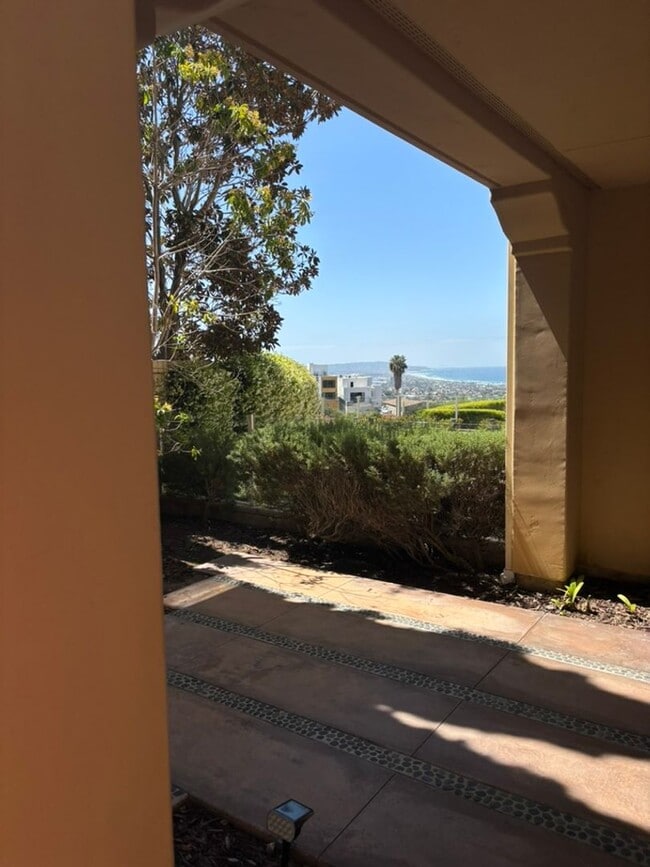 Building Photo - Beautiful 3BD 3.5BA House in La Jolla