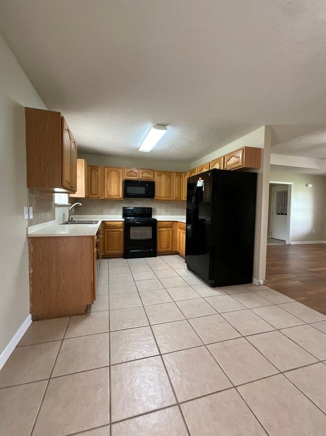 Building Photo - 105 Mayhaw St