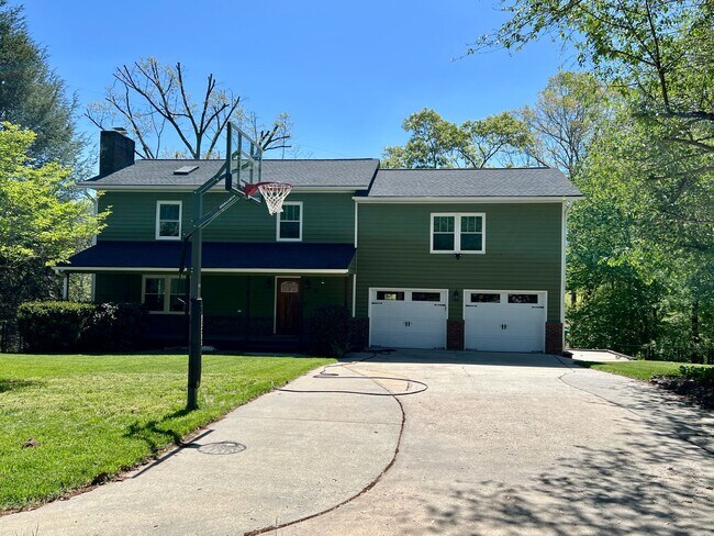 Building Photo - Beautifully Updated Home!  Fenced Yard!
